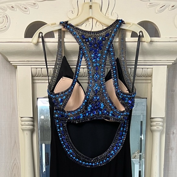 Tong Bowls Formal Dress - Picture 4 of 7